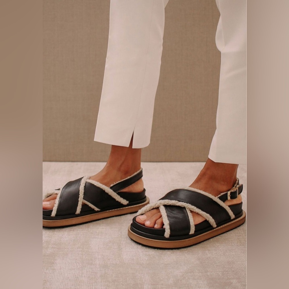 ALOHAS Marshmallow Black Leather Sandals Womens Size 6